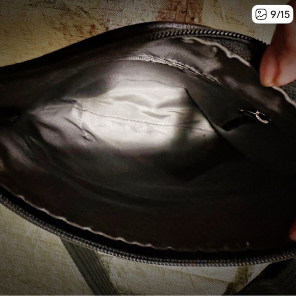 Vintage Coach soho shoulder bag Black soft Leather with red Cherry Charm - Picture 12 of 17